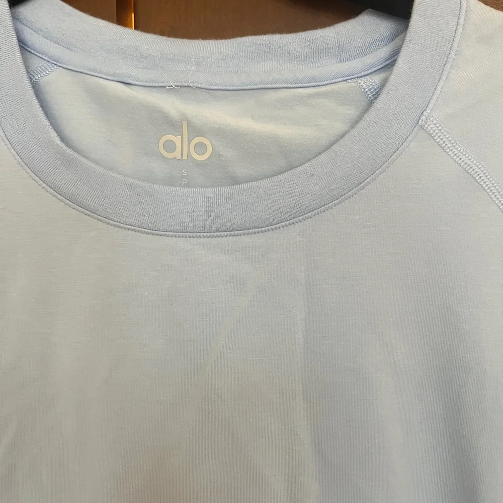 ALO Yoga Men's Seashell Blue Tank Top - Picture 4 of 6